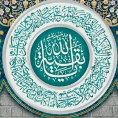 بچه هیئتی، علاقمند به شعر و حدیث، کمی کامپیوتر، دوستدار گل و گیاه