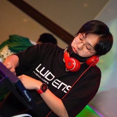 20↑ オタクDJ × 光の戦士 / ❂ Tiamat × スイフト乗り/ ZC72S 《RegularDJ #ことから》 《 #ぶいあど Food&Tech Staff》《Photo by @N_tres_M 》 お問い合わせはお気軽にDMまで