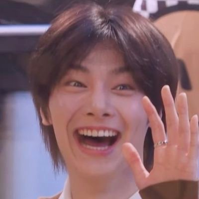 _tzimaaa's profile picture. 0208