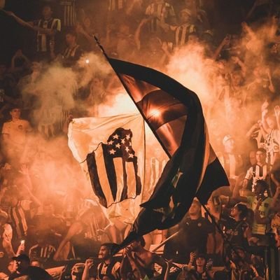 Con la camiseta de Peñarol uno representa a un pueblo, hay que responder, hay que ganar !