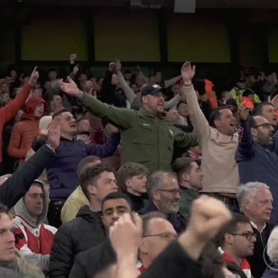 Dodgy keeper. ESTC member. AFC away. AFC Season ticket holder. /// SPZL enthusiast. Spent my teens growing upwards & twenties growing outwards.