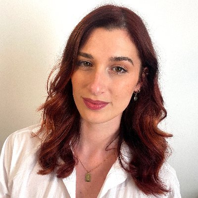 Self-taught Full-Stack developer 👩🏻💻 UX/UI designer 🎨 In love with tech and knows a lot about art 🤖 🖼️