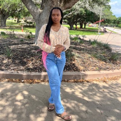 pv ♍️ graphic designer 👩🏽💻 marketing strategist 📈 model 🫶🏾