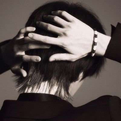 starb0yv's profile picture. bls, livros, músicas e estrelinhas. 

#loatwt