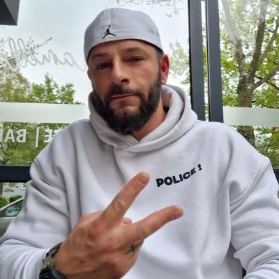 Real Madrid. 🤍. Si me sigues te sigo ❤️🔥. Escribo lo que los culés no quieren leer… @Gost_Oficial •••••••••••• | Guardia Civil 🇪🇸 |