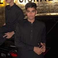 moeez(@sendmemesssss) 's Twitter Profile Photo