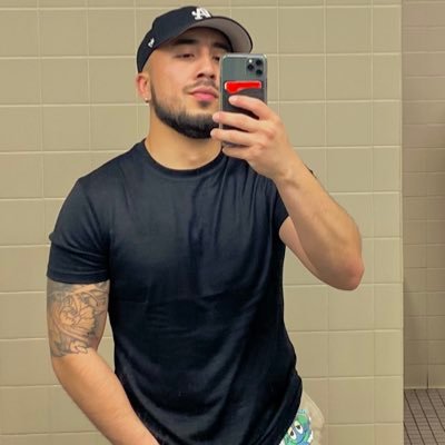 You’ll most likely find me at the gym or the beach 🌊 ; IG @son_of_baron ♋️ 🏳️‍🌈 🌴