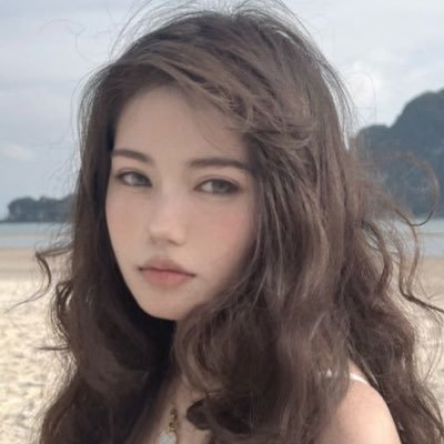 pucminie's profile picture. ୨୧ 𝘬𝘯𝘰𝘸𝘭𝘦𝘥𝘨𝘦 𝘪𝘴 𝘳𝘦𝘷𝘰𝘭𝘶𝘵𝘪𝘰𝘯𝘢𝘳𝘺 ☭ r.i, puc