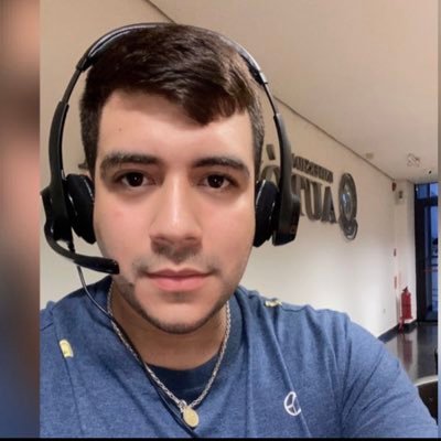 viictoormanu's profile picture. Para ser felices hay que dejar el pasado atrás y retomar el camino hacia la FELICIDAD