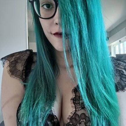La del pelo verde, pero más porno.
Mis redes: https://t.co/G7KuvD16LU
Mi twitter personal: https://t.co/oHzkzkPi4F