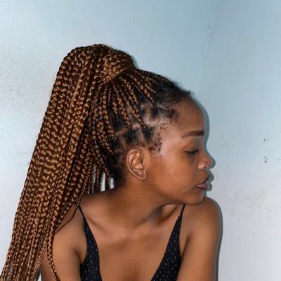 robyyyyyyy98's profile picture. petite débrouillarde🦍   ig: r_o_b_y_n_e