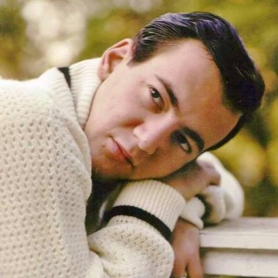 The Official Twitter page for multi-talented entertainer Bobby Darin. For Inquiries: bobbydarin@7smgmt.com