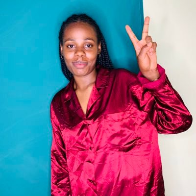 jeune fille dynamique et audacieuse dans le travail, j'aime le travail bien fait, j'aime écrire, et étudiante en journalisme à L'ESSTIC, future journaliste.