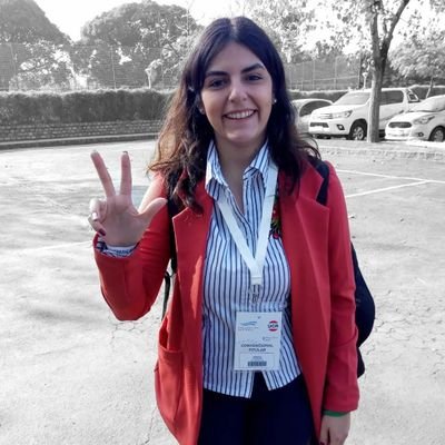 ELLA. Estudiante de Abogacía. Xeneize. Delegada al Comité Nacional de la Juventud Radical por Mendoza. Concejala por Las Heras, Frente Cambia Mendoza