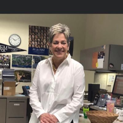 currrlbeth's profile picture. 