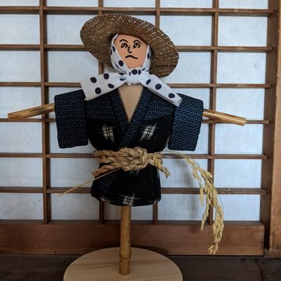 物作りが大好きで、多趣味（仮名書道、刺繍、表装、野菜栽培、英語）など、楽しみながら日々暮らしています。