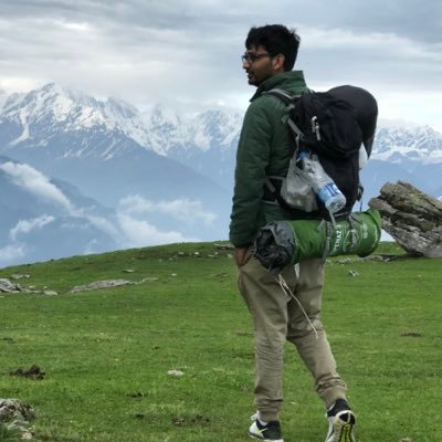 तुम जाओ शहर की भीड़भाड़ में, मैं तो अपने पहाड़ जाऊँगा।🏠🏔❤️