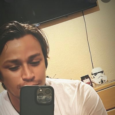 oscar10solares's profile picture. 