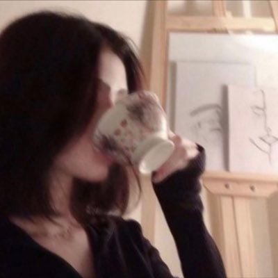 elas_8's profile picture. 