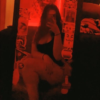 Ash102888's profile picture. 20🥀| watch me yearn for myself♥️