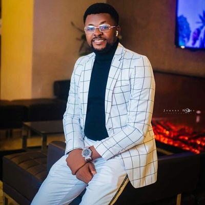 Sales Executive| fashion model |public speaker| Diehard ManUtd fan❤
For more info: daviinosimon@gmail.com