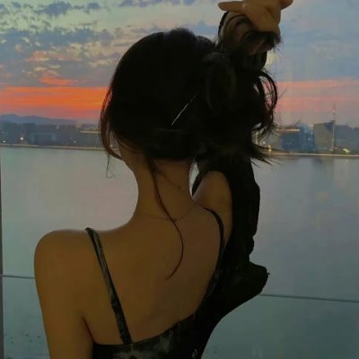 Nicole880403's profile picture. 知世故而不世故，才是最善良的成熟。知世故而不世故，历圆滑而弥天真。当我们被纷繁世事蹂躏挤压，也不要忘记时刻整理和修正自己。余生很短，世界很大，做喜欢的事，肆意洒脱，不羁不束，浪迹天涯….