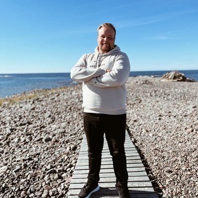 Oululainen fennomaani - työ - yrittäjyys - yhteiskunta - talous - eräily 
Hän / Hän
