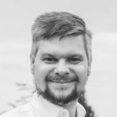 Konzultant, analytik. Dříve státní úředník (ČTÚ, ÚV, MPO) a ještě dříve novinář (LN, HN) // Telco Consultant. Previously govt employee & journo