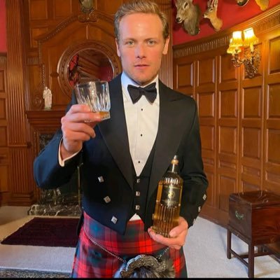 Sweden source about Scottish actor #SamHeughan alias #JamieFraser on #Oulander_Starz(Fan Account ) Heuglighan and Sweden Peaker 💪💪