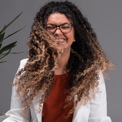 A que largou o serviço público federal pra viver do marketing