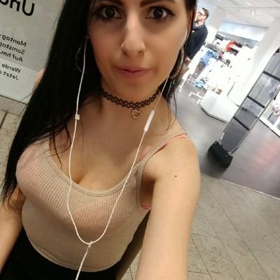 Valódi profil a részletekért írjatok üzenetben!!!😘😘😘 Nem keresek komoly kapcsolatot csak olyan irjon aki szeret rosszalkodni életkor 18-45ig mehet 🔞🔞🔞