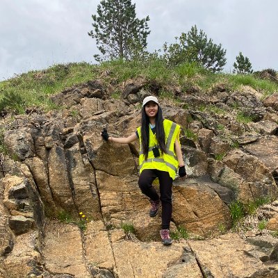 Just a gal who likes rocks and stars. 
PhD student - Plate Tectonics | Minerals and Gemstones.