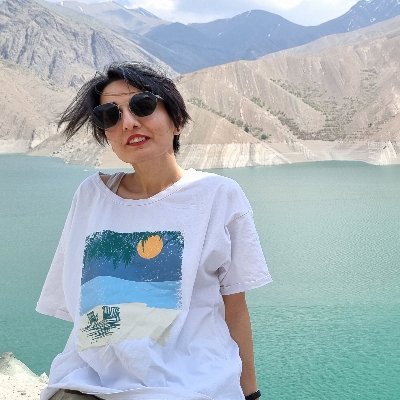 و ما زمستان دیگری را سپری خواهیم کرد
با عصیان بزرگی که درون ما ن است
و تنها چیزی که گرممان می دارد
آتش مقدس امیدواری است.