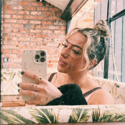 sports therapist/ CrossFit geek/ sloth/ occasional mermaid