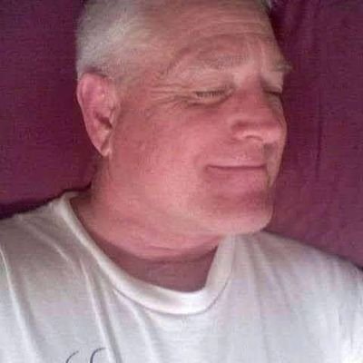 worden_eddy's profile picture. 私はプロのファッションデザイナーです 愛をリードさせてください