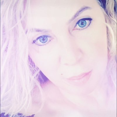 MavisYilmaz15's profile picture. “Hiç bir şeyin sonunu merak etmiyorum…yol güzelse yürüyorum …”