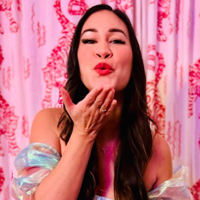 Twitch Partner || Creator Camp - Twitch || Educator || I play games, make people smile, & snack on apples.🍏|| iamsnackless@gmail.com