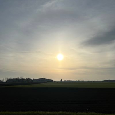 VIVIHiromi1's profile picture. 北海道在住です。 日の出.お天道さま.雲.空.素敵だな面白いなっていう自然の写真を撮っています。大好きだから❤️ よろしくお願いします。
