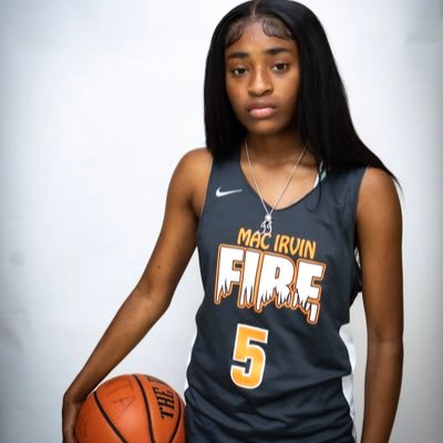 Class of 2025 🏀 WestingHouse H.S 💚 Lady Mac Irvin Fires AAU 🧡 Coach recruiters Check me out! All State, 1,000 points sophomore, Guard, & Best Defense