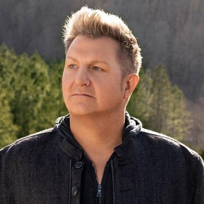 I'm the lead singer from Rascal Flatts, originally from Ohio. New single #GetDownLikeThat out now!
@ https://t.co/vMIjiUhIfQ...