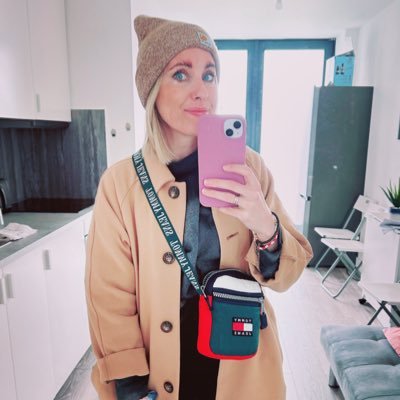 Surgical Nurse. Lecturer Fellow at Middlesex University. Long distance Runner. Auntie to Amy and Kit. Podcast - Learn with Lindy.A surgical nurse.