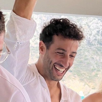 gallygher's profile picture. INACTIVE | hockey & f1 | hug your goalies