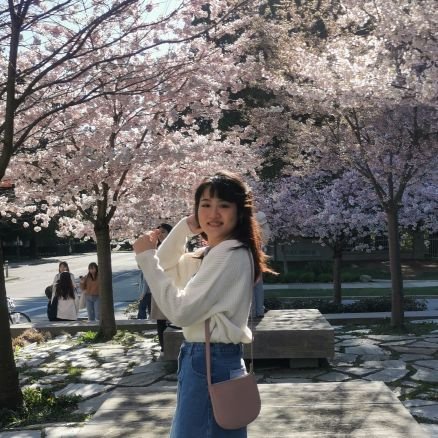 LoriL41439041's profile picture. 📖UBC PhD in language and literacy education (in process)💃Dancer