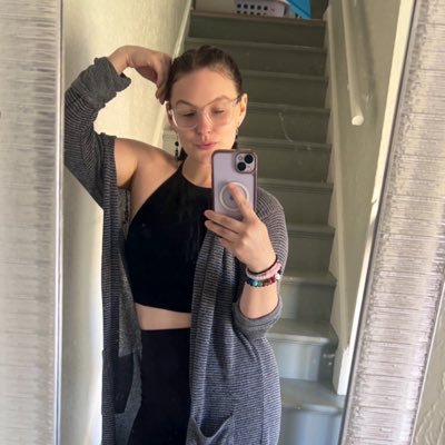 HxneyBee1223's profile picture. 💛💛💛