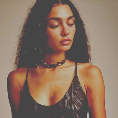 GIFTEDHEALING's profile picture. —