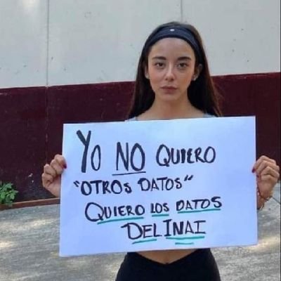el que conoce de todo pero no se conoce a si mismo, carece de todo.
(Conócete a tí mismo).
