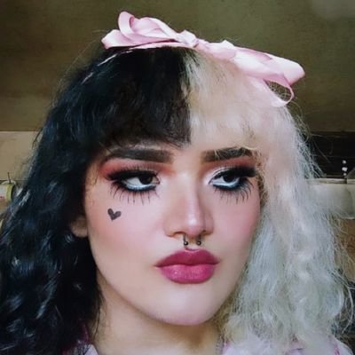 Acuario♒, 🏳️🌈, ENFP.
Me gusta escuchar música y maquillarme UwU