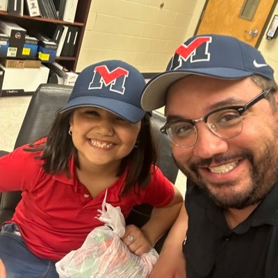 Believer. Father to Lena and Reese. Offensive Coordinator at Brownsville Veterans High School. Educator and Presenter on AI. #Flexbone #RunCODHIT