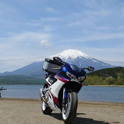 CBR250Rから始まり、CBR400R→VFR800Fに乗ってます。目標は全都道府県制覇したいですが、まだまだです。ソロツーリングが多いかな😀最近キャンプツーリングも始めました。よろしくお願いします。😁