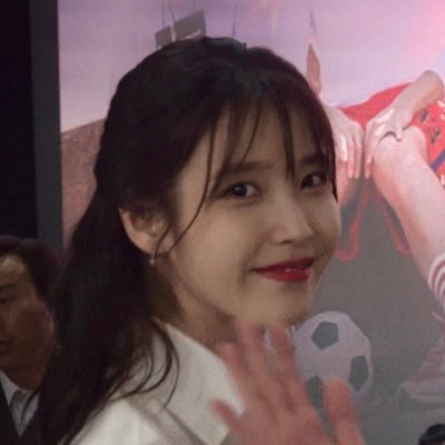 IU fan account 다정한 지은언니광팬 #아이유 #유애나 질문함↩️💌https://t.co/2mZWIQc4cL